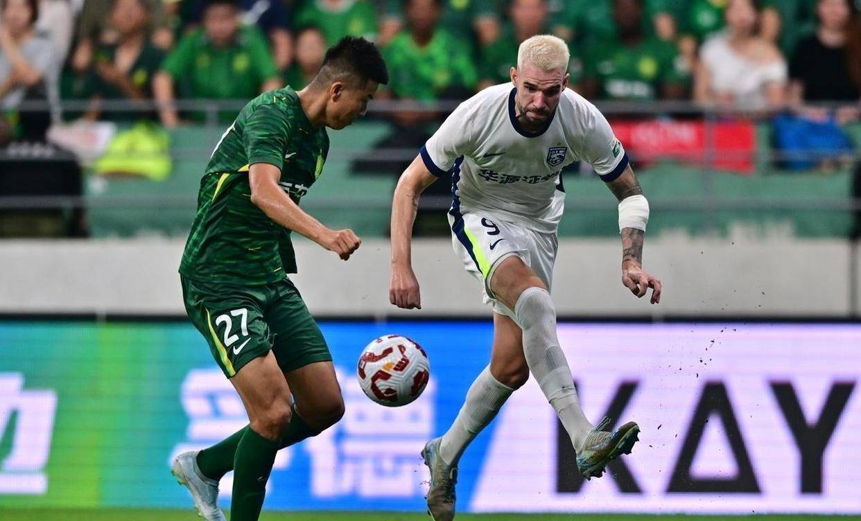 窗口期体能课后，武汉三镇外线爆发备战德甲，引发热议，更衣室氛围转暖(下一场武汉三镇外援能上场吗)