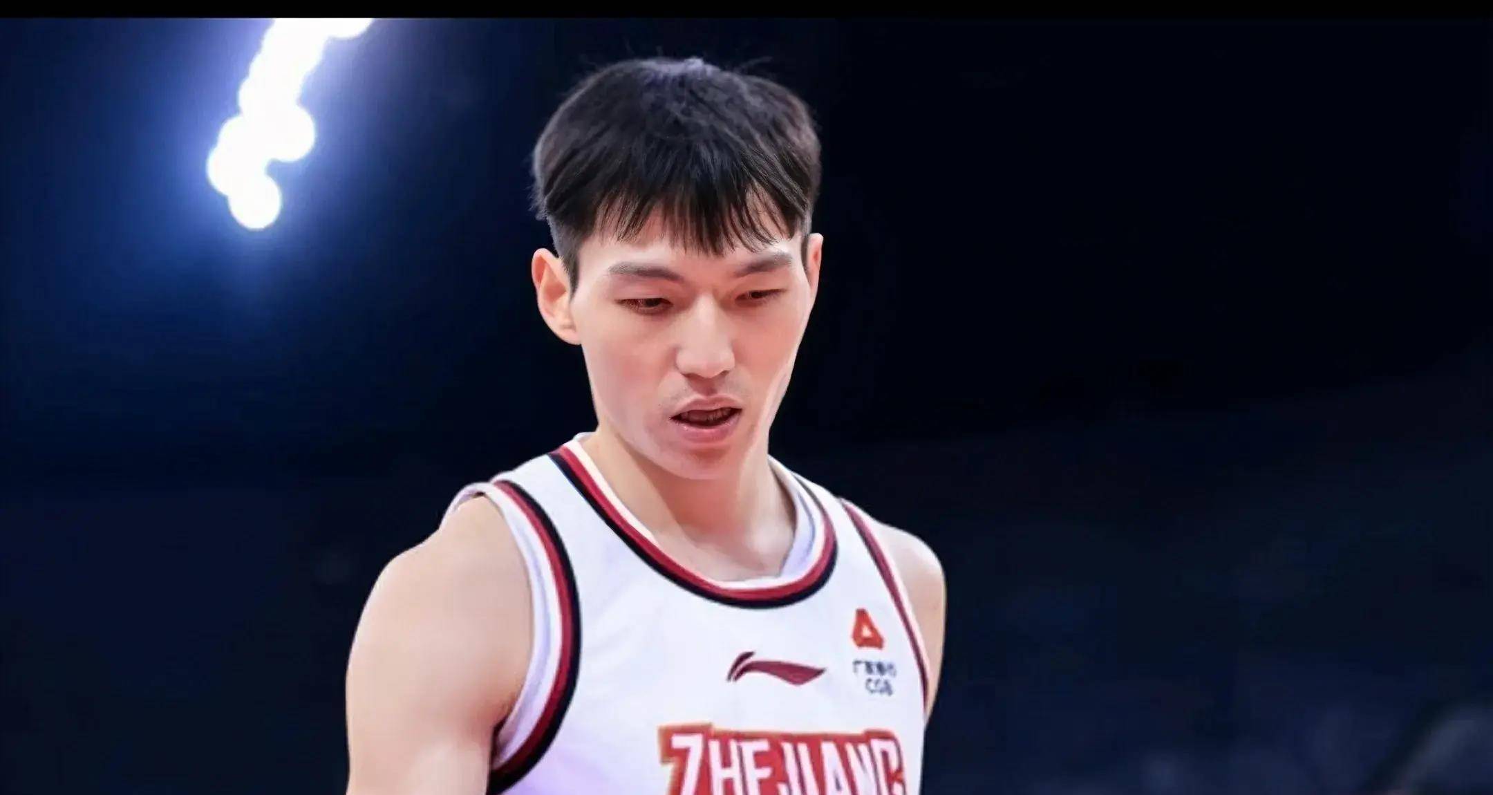 冲刺阶段体能课后，布莱顿篮板制胜备战CBA常规赛，质疑声仍在，医务组通报恢复的简单介绍