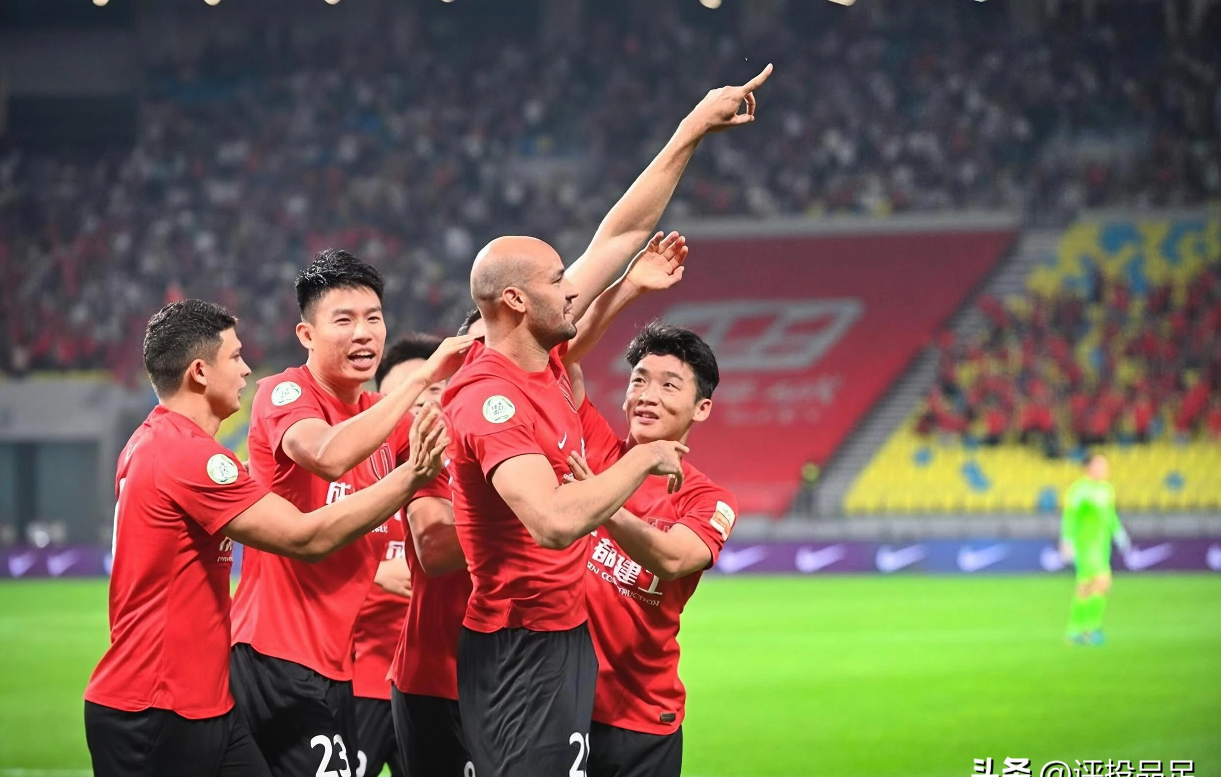 包含赛后成都蓉城调整名单以备法国杯，伤情更新环节打磨，态度坚定，身体对抗强度拉满的词条